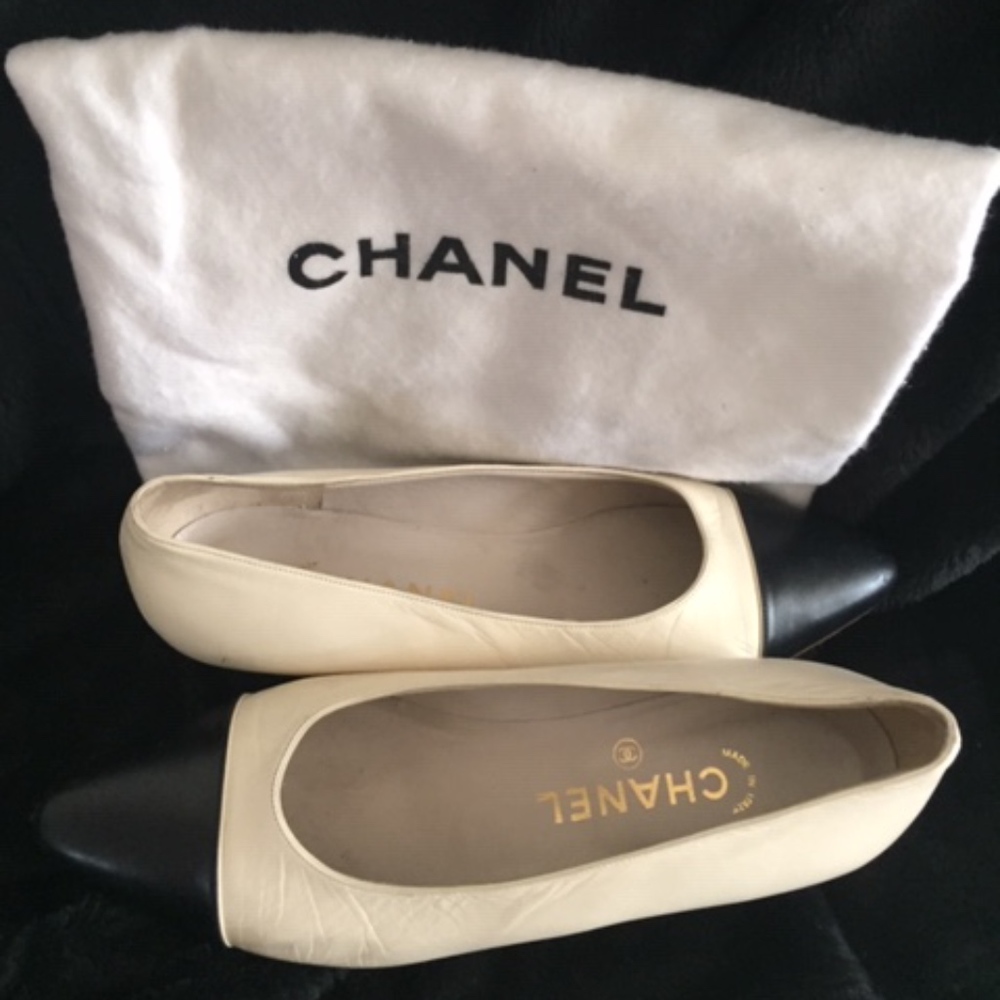 Chanel classic cap toe shoes size 7 w/dustbag